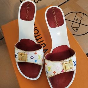 ladies cushioned sandals